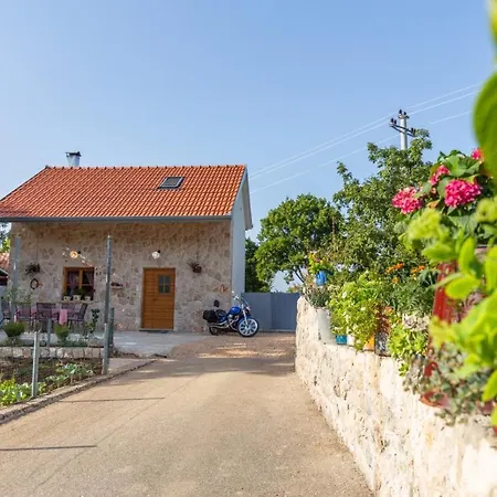 Ferienhaus Vintage Kuzina *